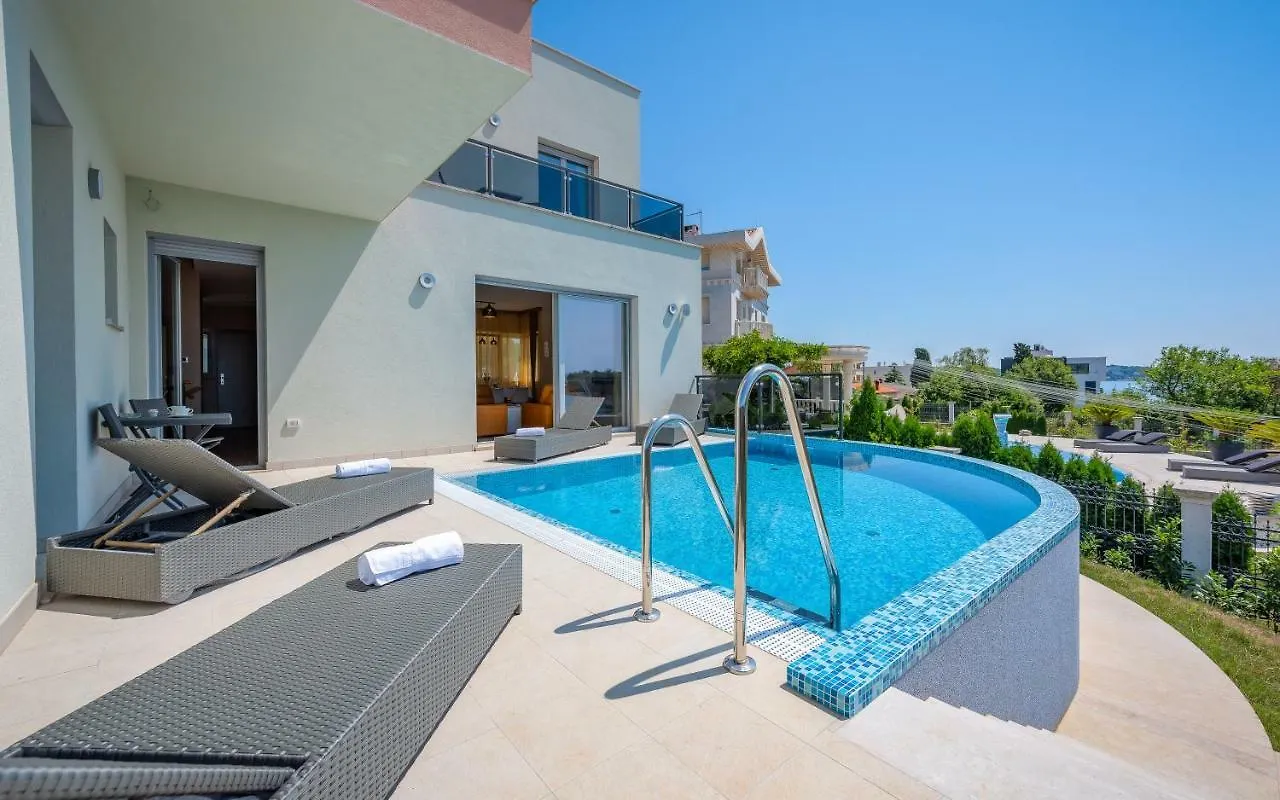 Villa Cedar 풀라