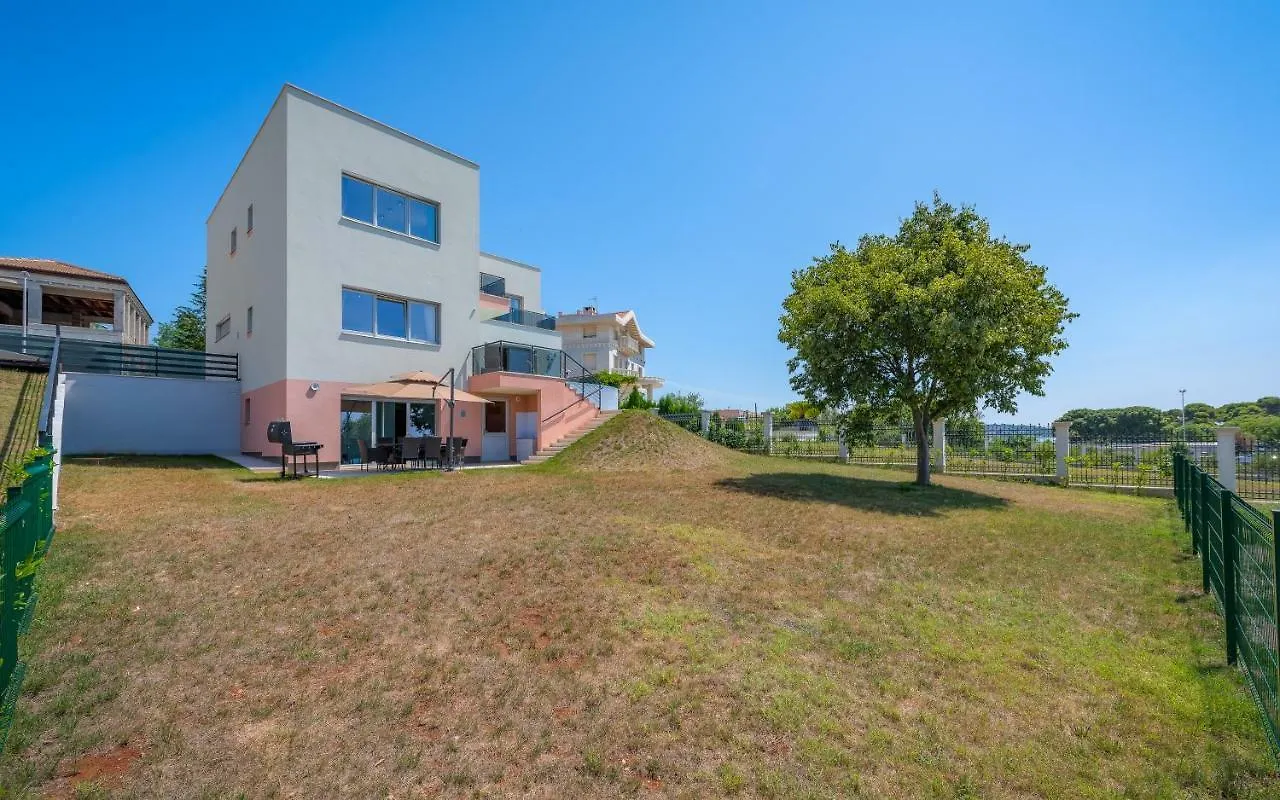 Villa Cedar 풀라