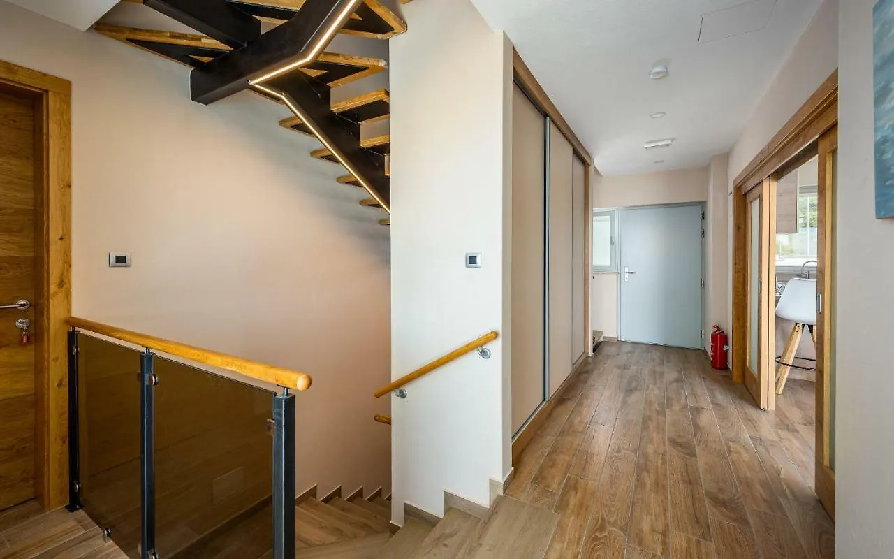 Villa Cedar 풀라