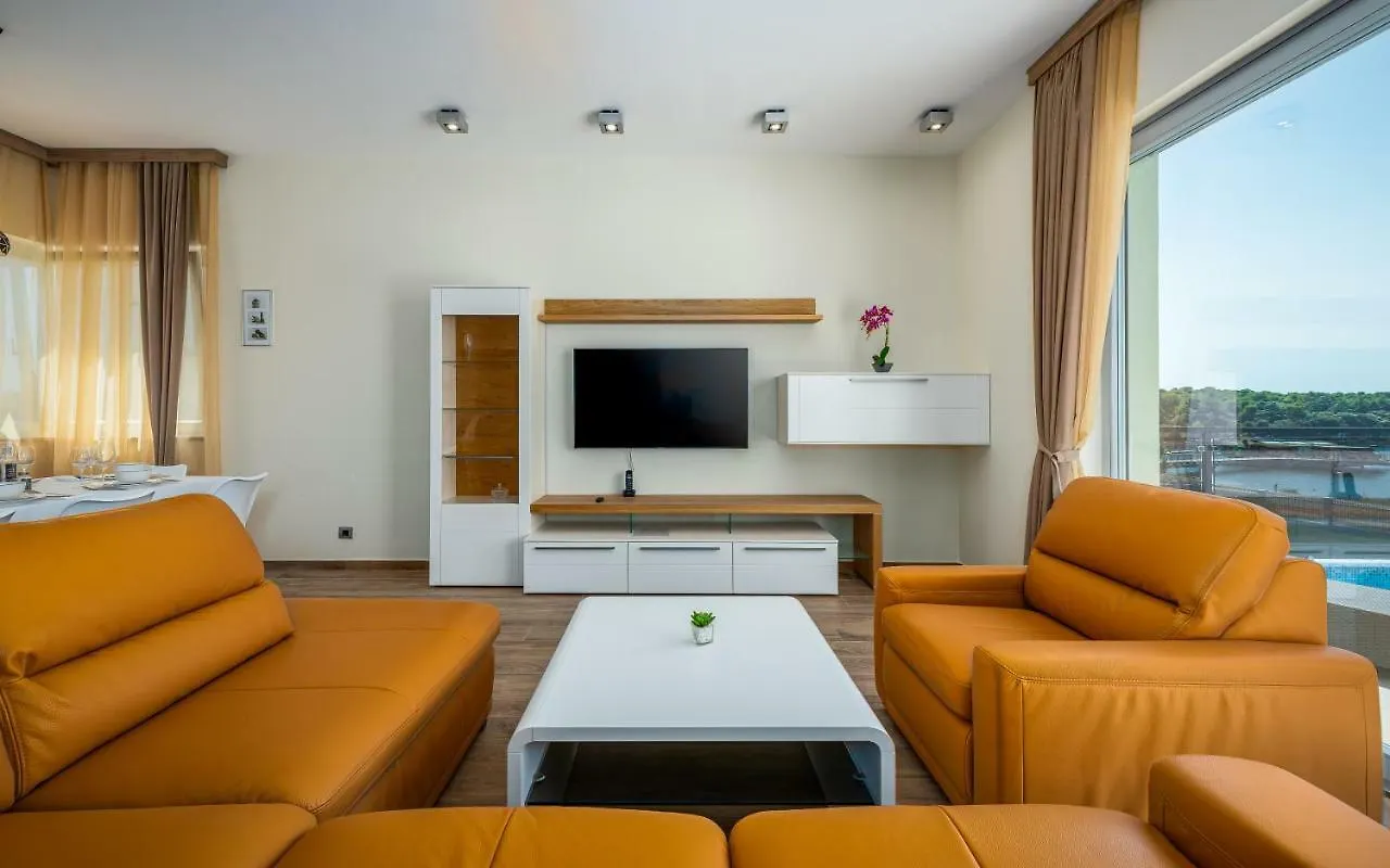 Villa Cedar 풀라