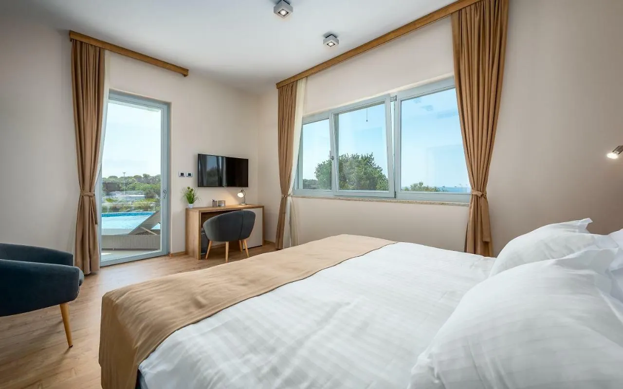 Villa Cedar 풀라 0*,